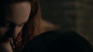 Sophie Skelton In Outlander - [MIC]