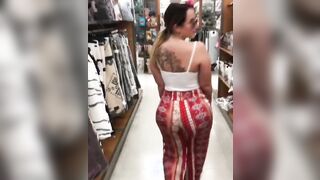 Where are all these big booty girls when I go shopping ????????