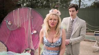 Kirsten Dunst's bouncing plot in 'Becoming a God in Central Florida'