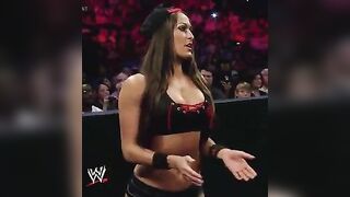 Nikki Bella just looked so sexy. So fit and so fine????????