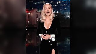 Brie Larson clapping...and her boobs clapping too.