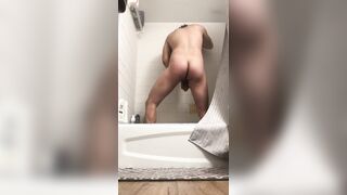 Look at this big ass dick in the shower ????