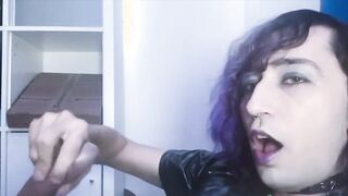 Emo Cums Jerking Off [26 Years Old]