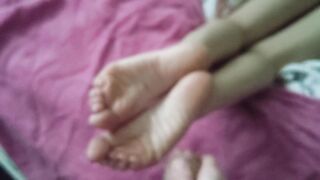 Hubby enjoyed shooting his load on my soft wrinkly soles ????