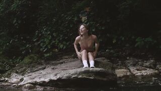 Amateur Girl Seduces In Forest Gets Ass Fucked